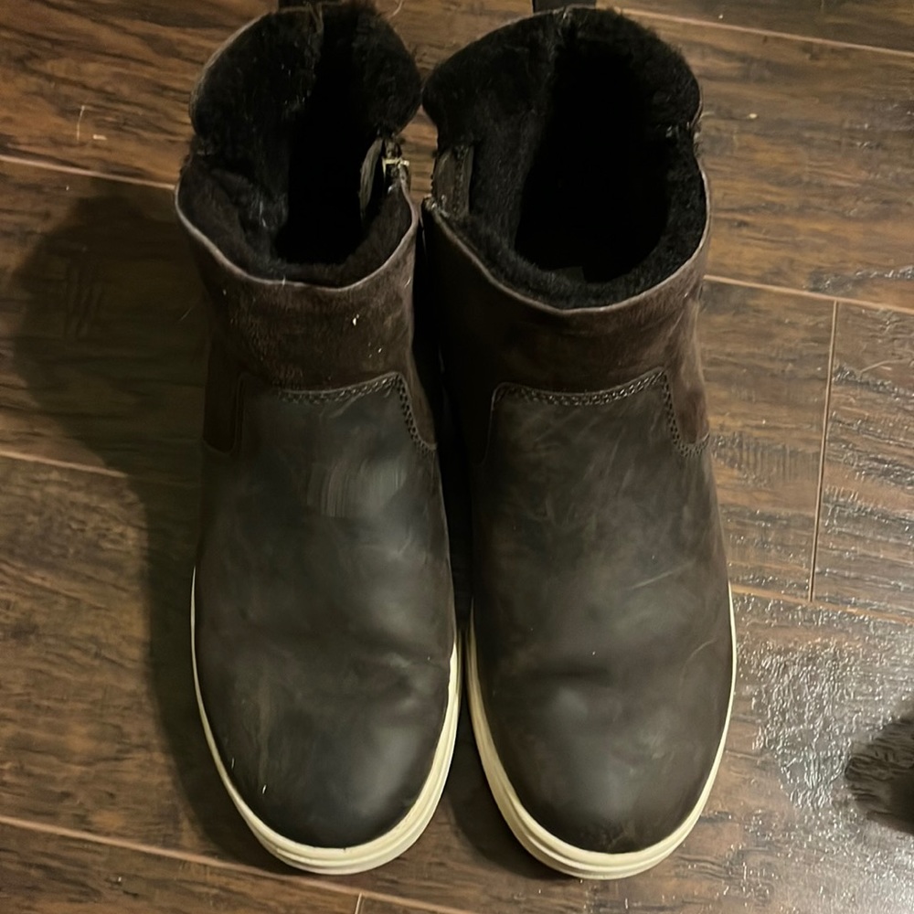 Olukai womens ankle boot size 7.5